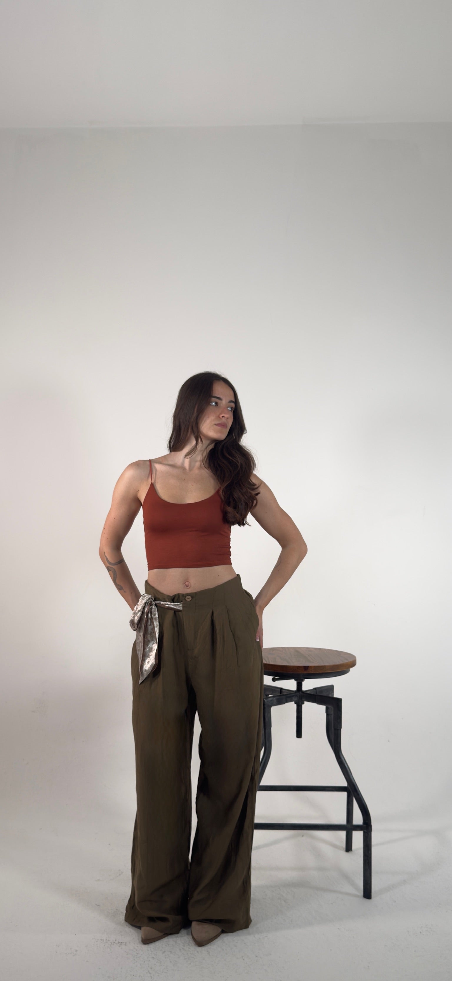 Pantaloni leggeri con foulard