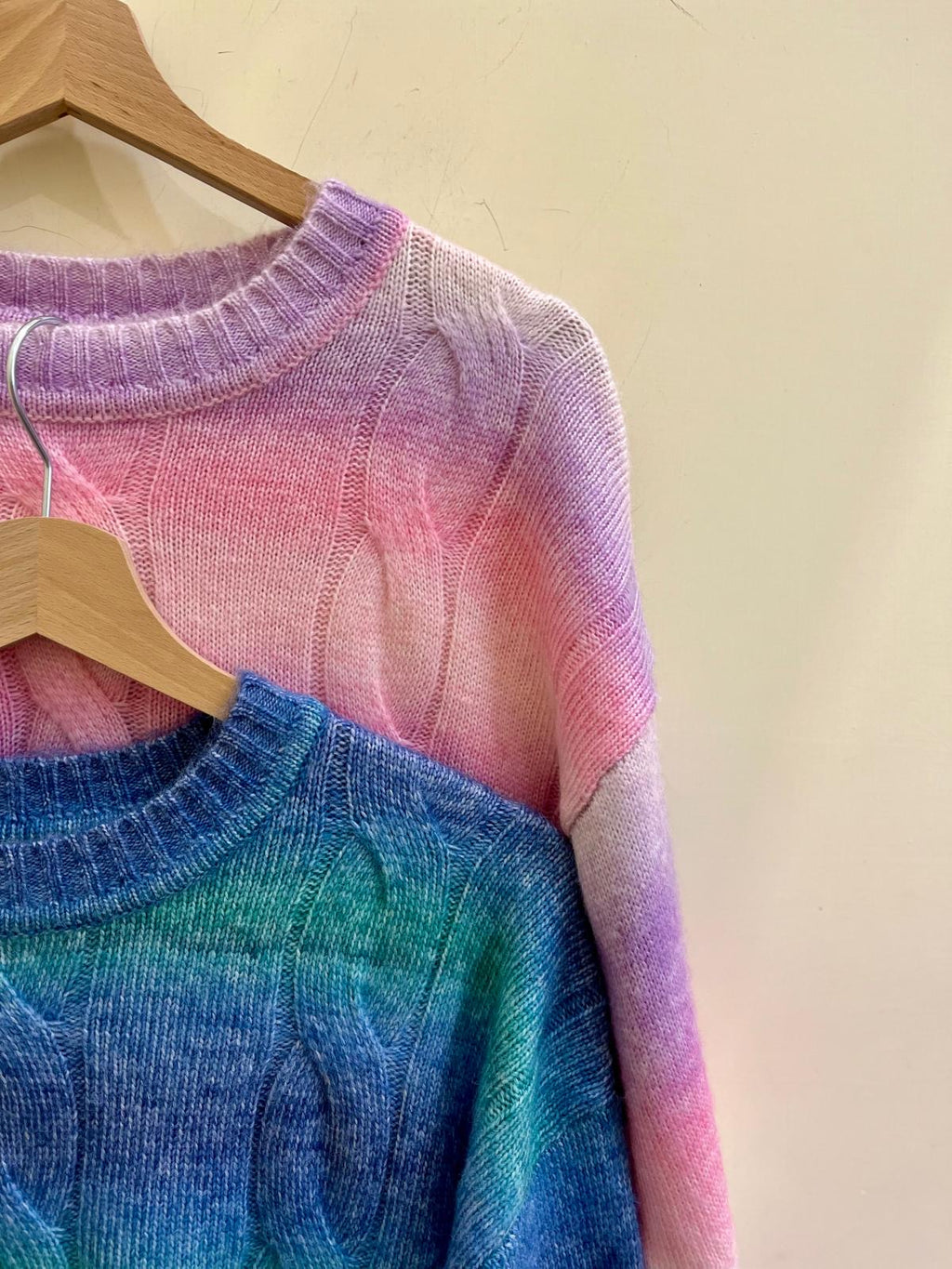 Maglione con treccie